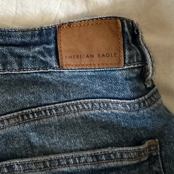 Women’s high waisted American Eagle denim jeans - Picture 4 of 4